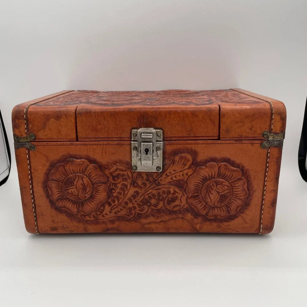 Artmex Tooled Leather Womens Vintage Train Case Vanity Jewelry Box READ